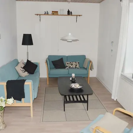 2 Bedroom Awesome In Dom wakacyjny