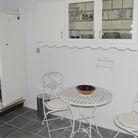 2 Bedroom Awesome In Dom wakacyjny *